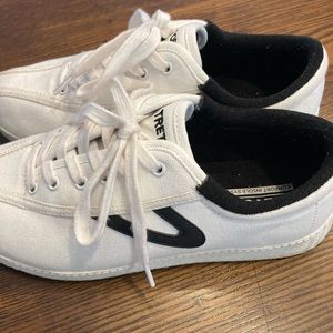Women’s Tretorn Sneaker 8 1/2